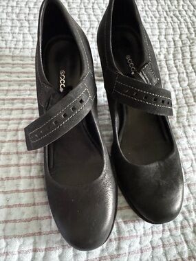 Ecco Black Leather Heels with Decorative Strap